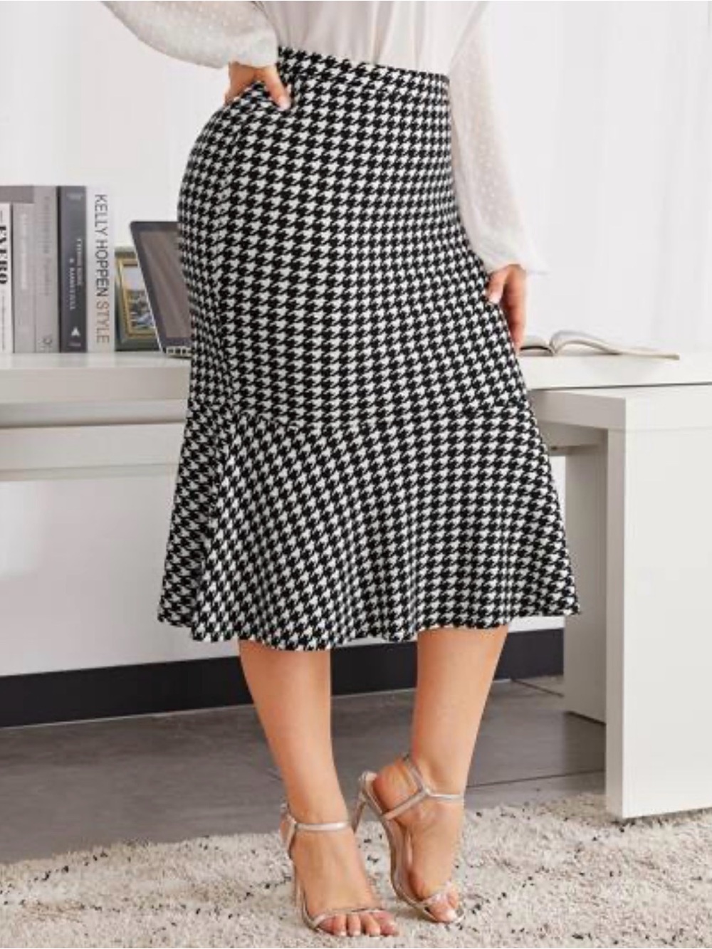 Women’s Houndstooth Flared Midi Skirt - Black & White